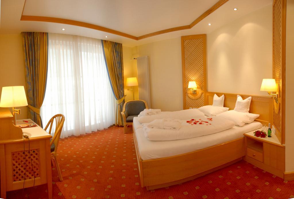 Thermenhotel Quellenhof Bad Fussing Bilik gambar